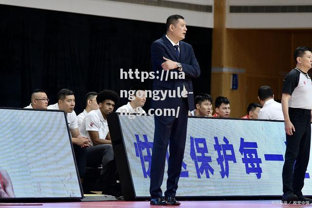 南宫娱乐-上海男篮即将邀回前主帅！是否可重振球队雄风尚未定夺_