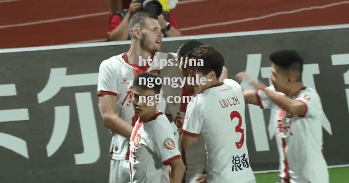 南宫娱乐-中超联赛延期开赛，球迷热情不减，比赛还要赔上什么？_