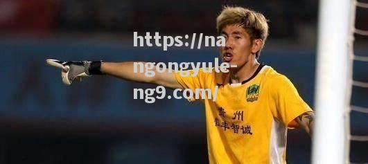 陕西球队后防屡屡失误，主教练发怒