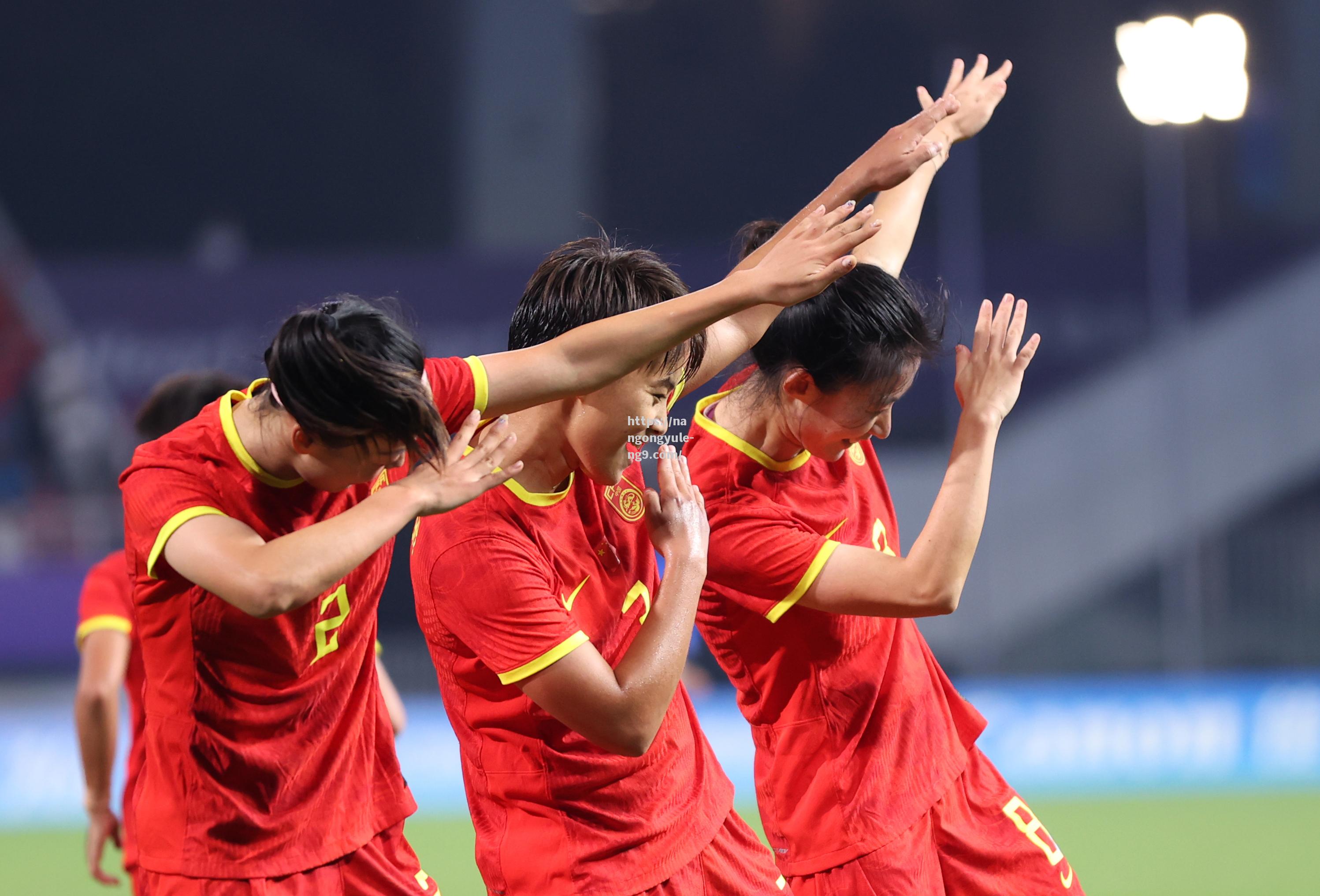 南宫娱乐-中国女足球员在比赛中展现出色，成功晋级下一轮