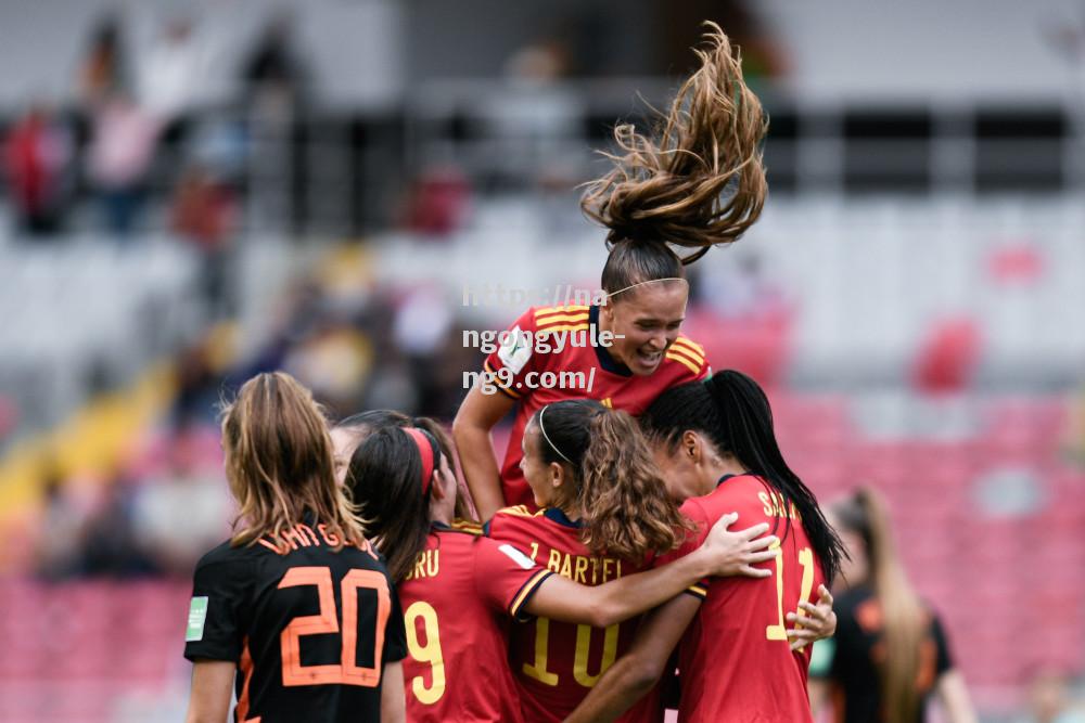 国际体育大赛：精彩女足决赛瞬间